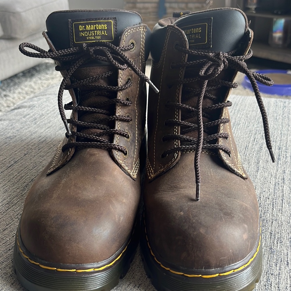 Men’s NWOT Dr. Martens steel toe work boot. Size 12M